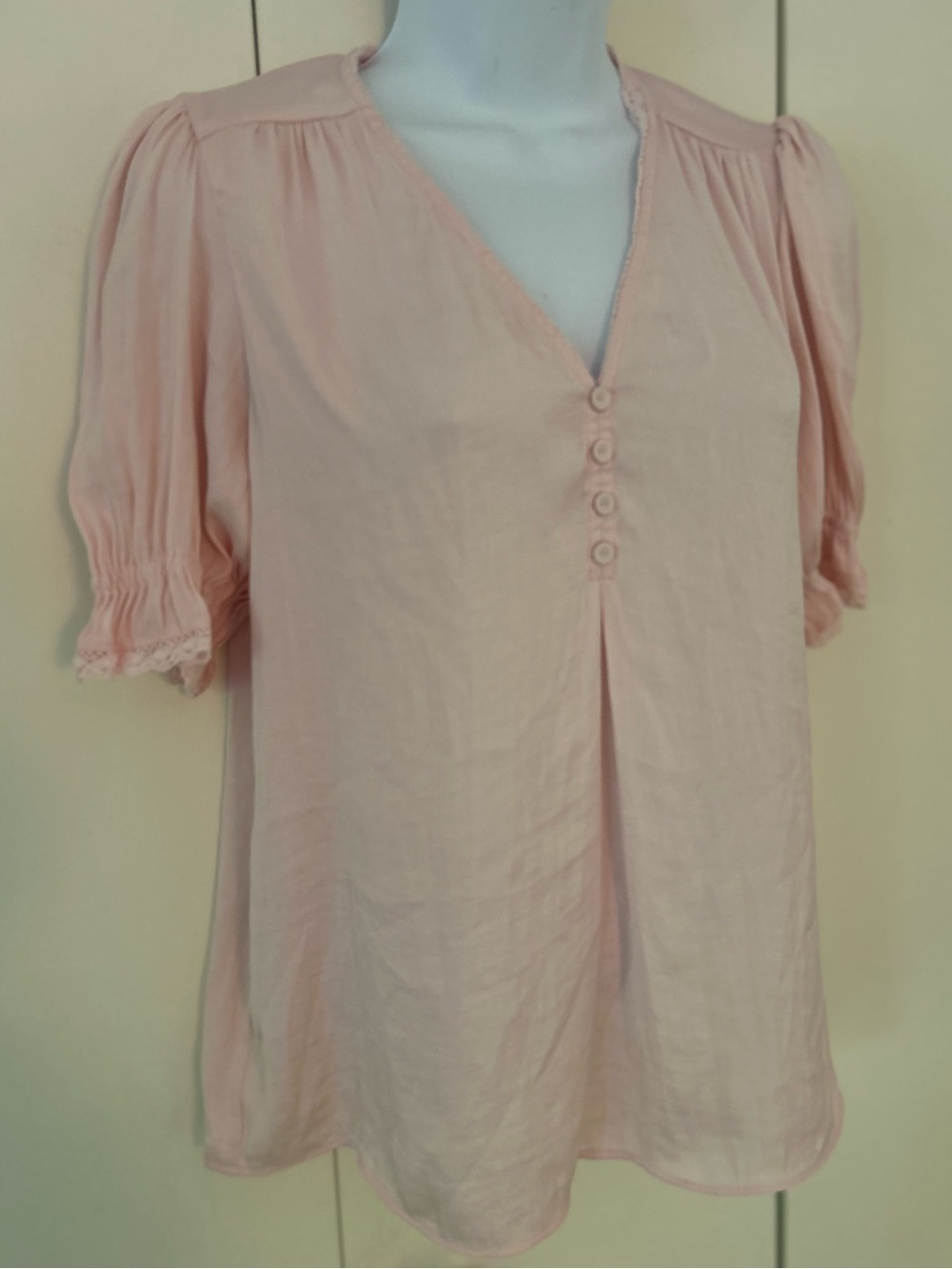 Cupcakes & Cashmere V-Neck puff Sleeve Blouse XS - Picture 3 of 10